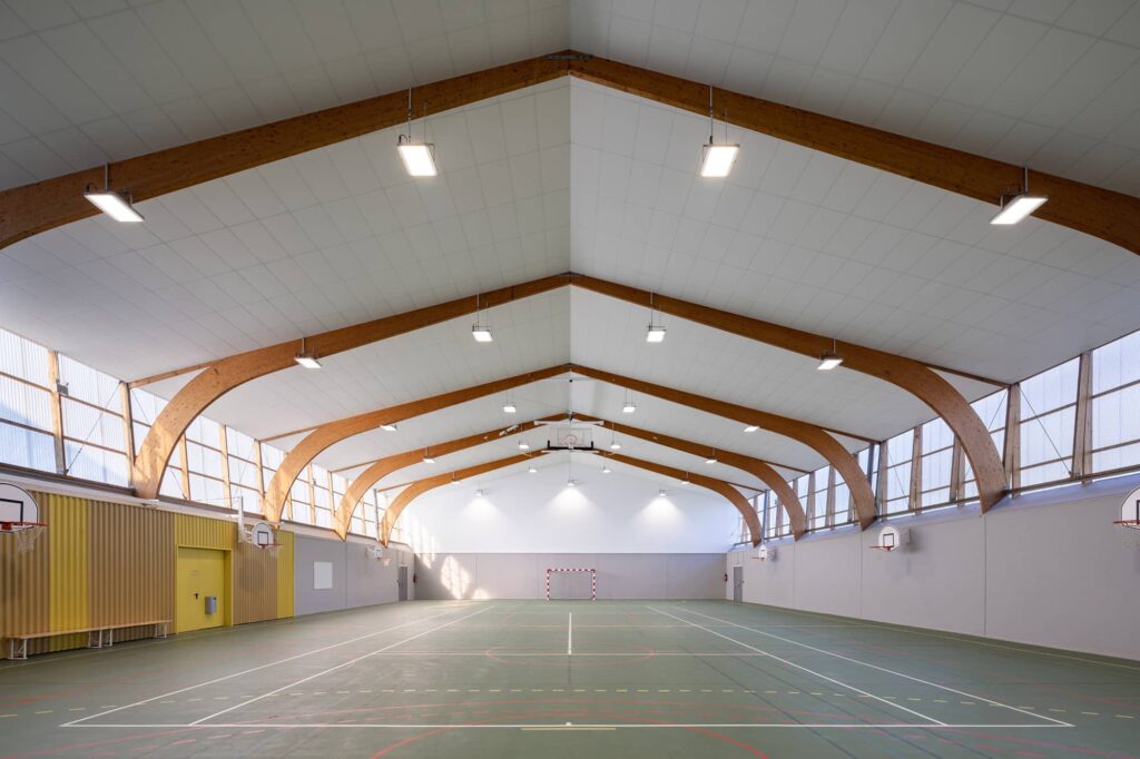 Le complexe sportif du Coum à Ploudalmézeau par l’agence ENO Architectes